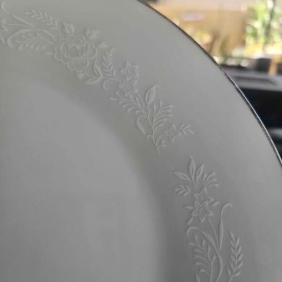Noritake Reina 6450Q Plates Set of 3 10.5" Ceramic White w/White Flowers - Picture 6 of 7